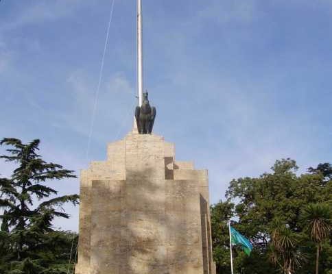 Monumento a la Bandera de Burzaco